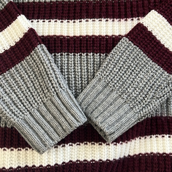 SO Brand Sweater in EUC - size medium - Picture 2 of 3